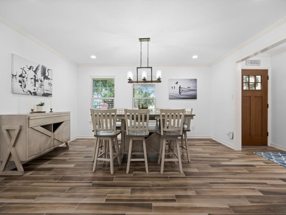 Dining Area - Seating for 6