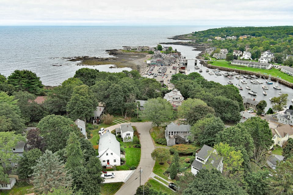 (White house located middle left of photo)