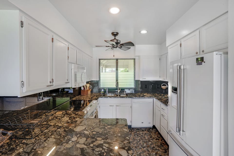 Full kitchen with dishwasher, refrigerator, blender, toaster, et