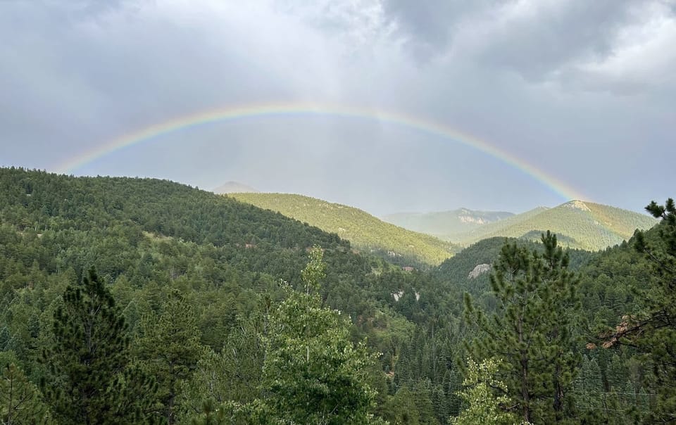 Breathtaking mountain and valley views await! Enjoy stunning sights right from the lodge, where nature’s beauty surrounds you in every season.