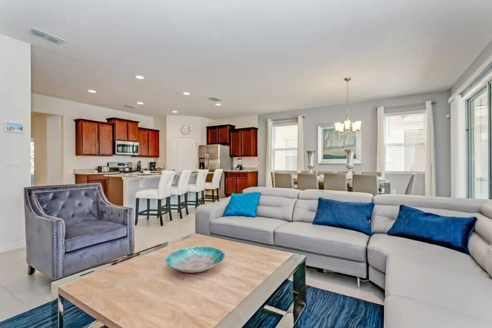 7036OakwoodSt,Solterra_15