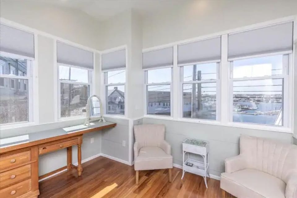 A peak out onto the water from every corner
