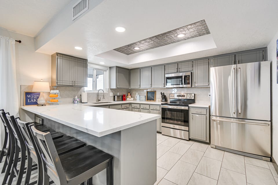 Kitchen | Cooking Basics | Coffee Maker | Trash Bags & Paper Towels Provided