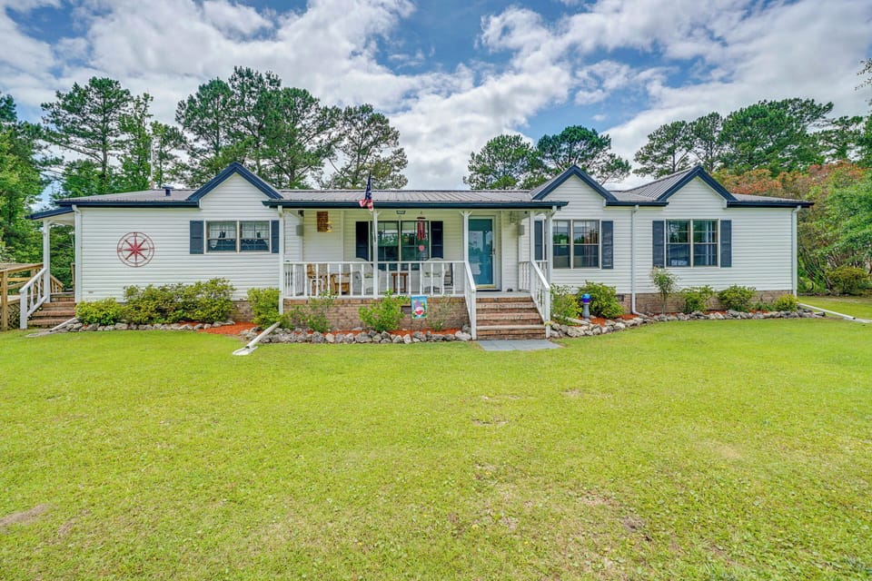 Hampstead Vacation Rental | 3BR | 3BA | Step-Free Access Via Ramp | 1,750 Sq Ft