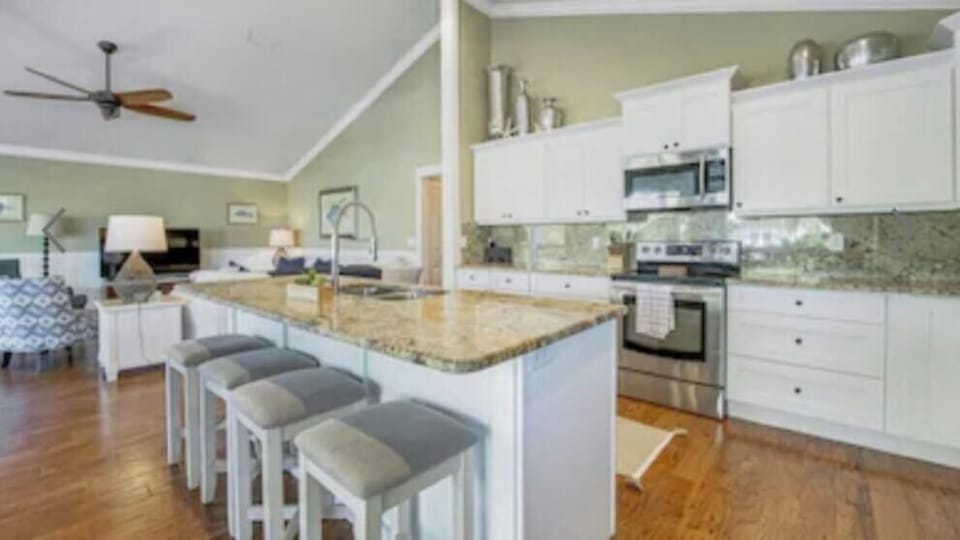 Kitchen fully equipped