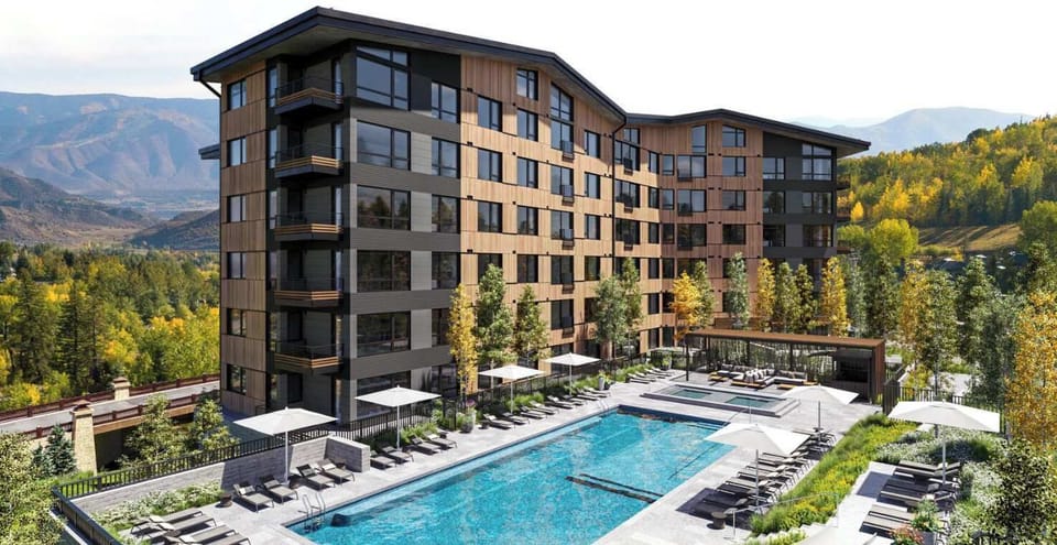 Electric Pass Lodge exterior with Village Pool