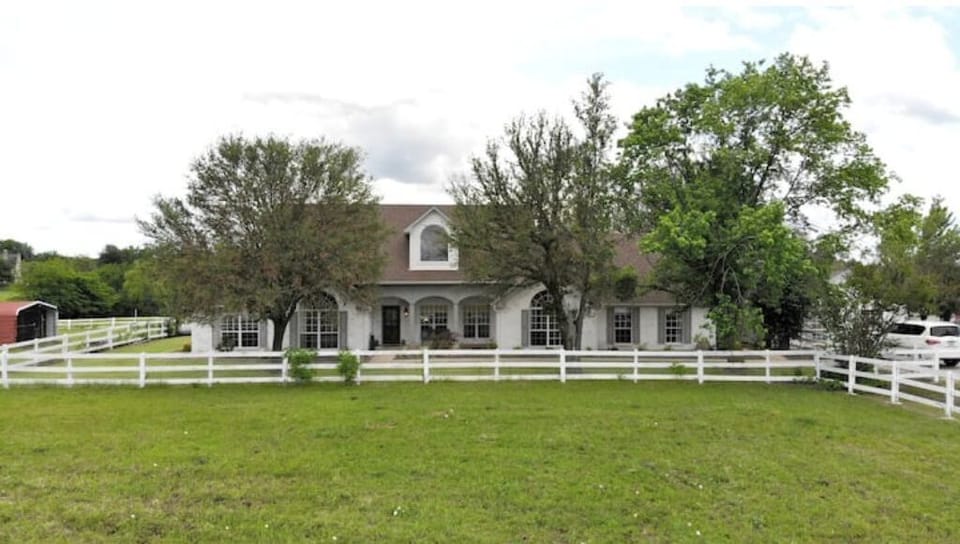 Front view of your Farmhouse with private drive.