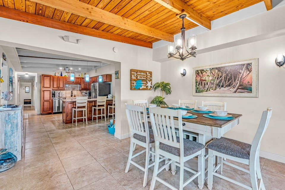 Open concept dining room and kitchen 

