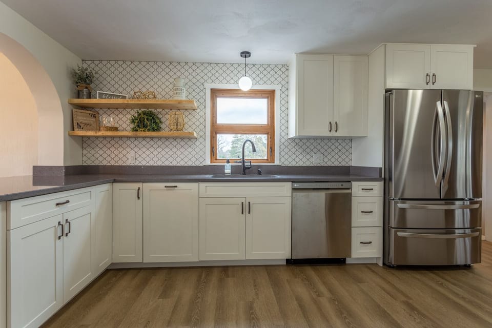 Fully equipped kitchen.