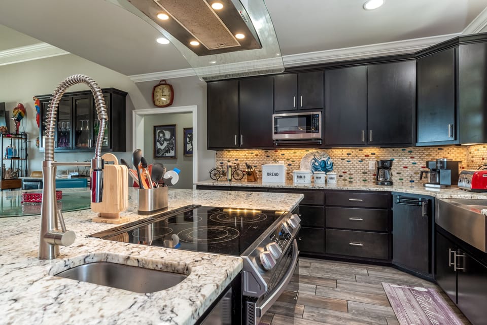 Fully equipped kitchen with granite countertops and stainless steel appliances in your Dauphin Island vacation rental!