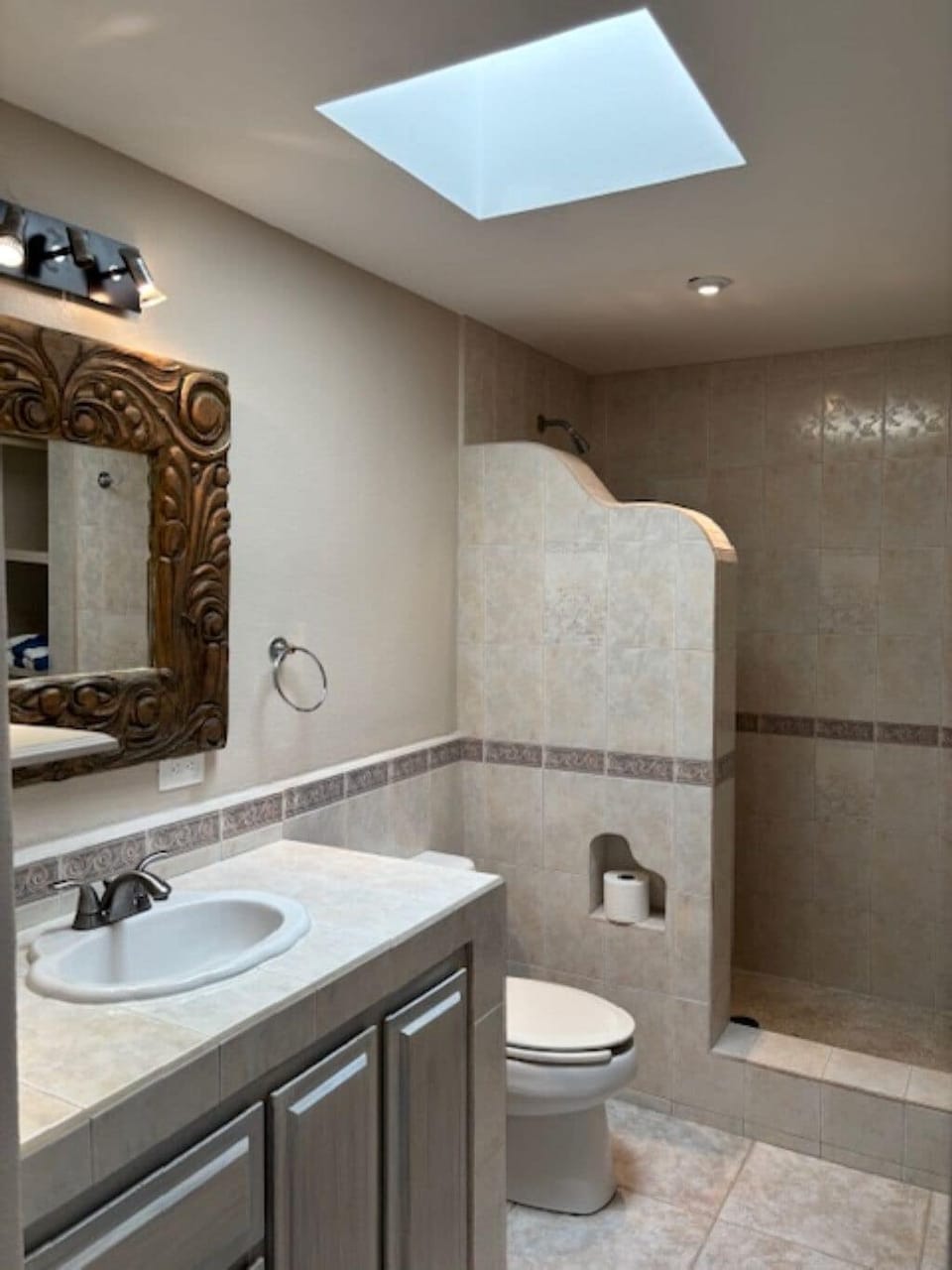 Bathroom in the detached unit that offers the 3rd bed and bath.