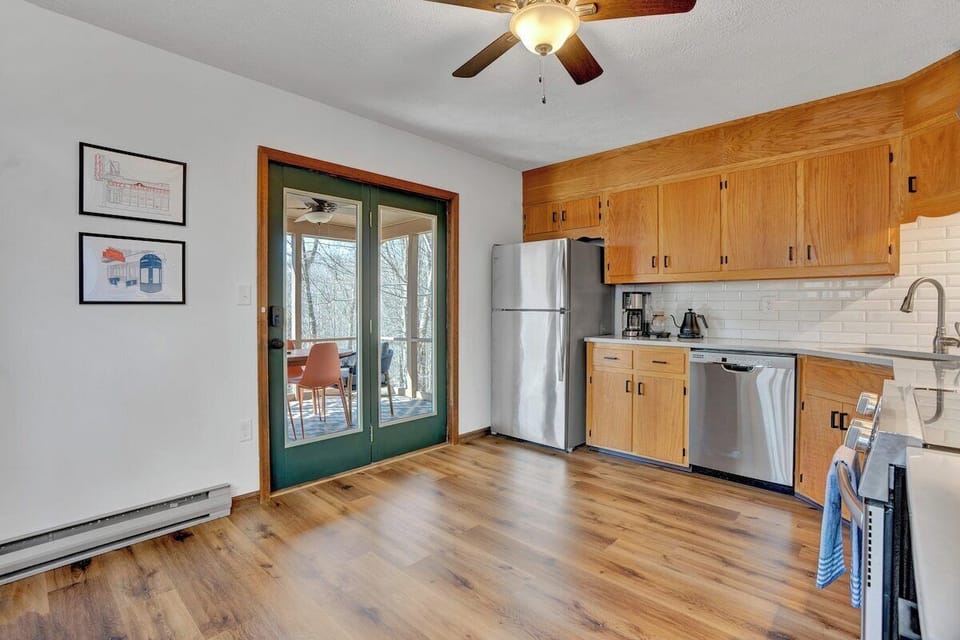 Prepare your favorite meals in the spacious, fully equipped kitchen.