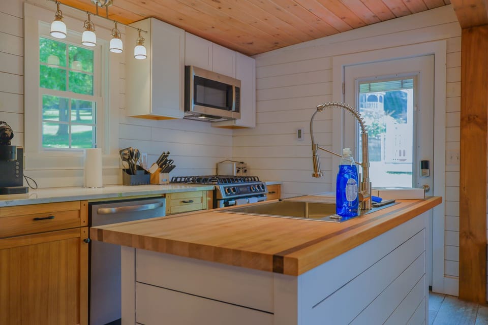 Kitchen equipped with everything you need. 