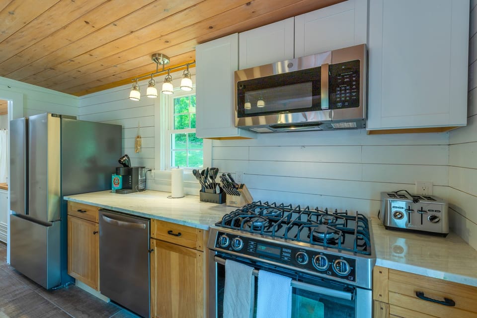 Kitchen equipped with everything you need. 