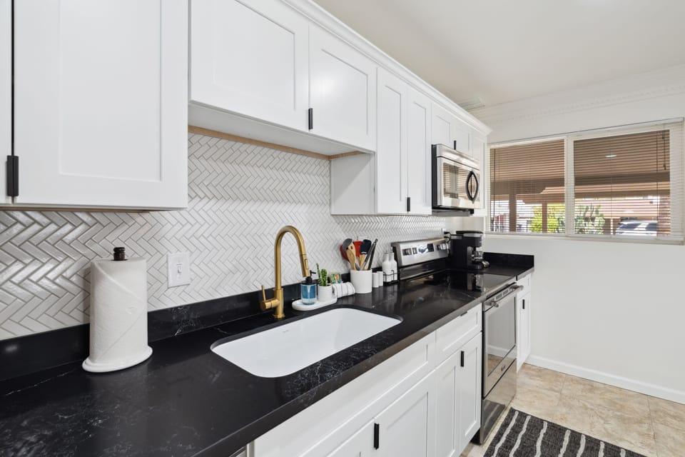 Completely remodeled kitchen in 2023 fully stocked for cooking in!
