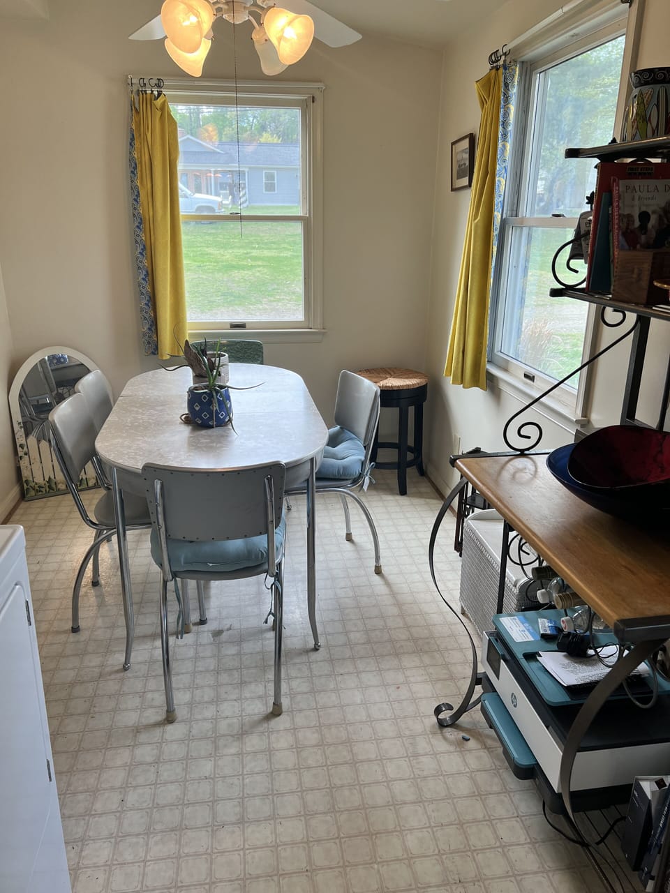 Eat in Kitchen with nice large table