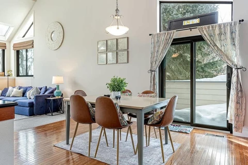 Behind the dining table is a sliding door leading to the balcony