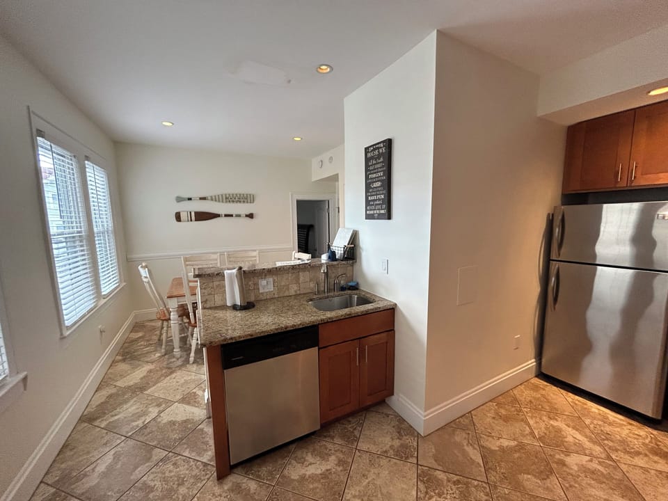 Kitchen and dining area separated by an island