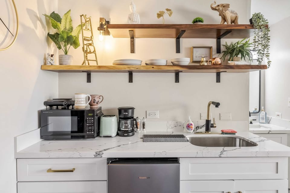 Well-equipped Kitchenette for preparing quick meals
