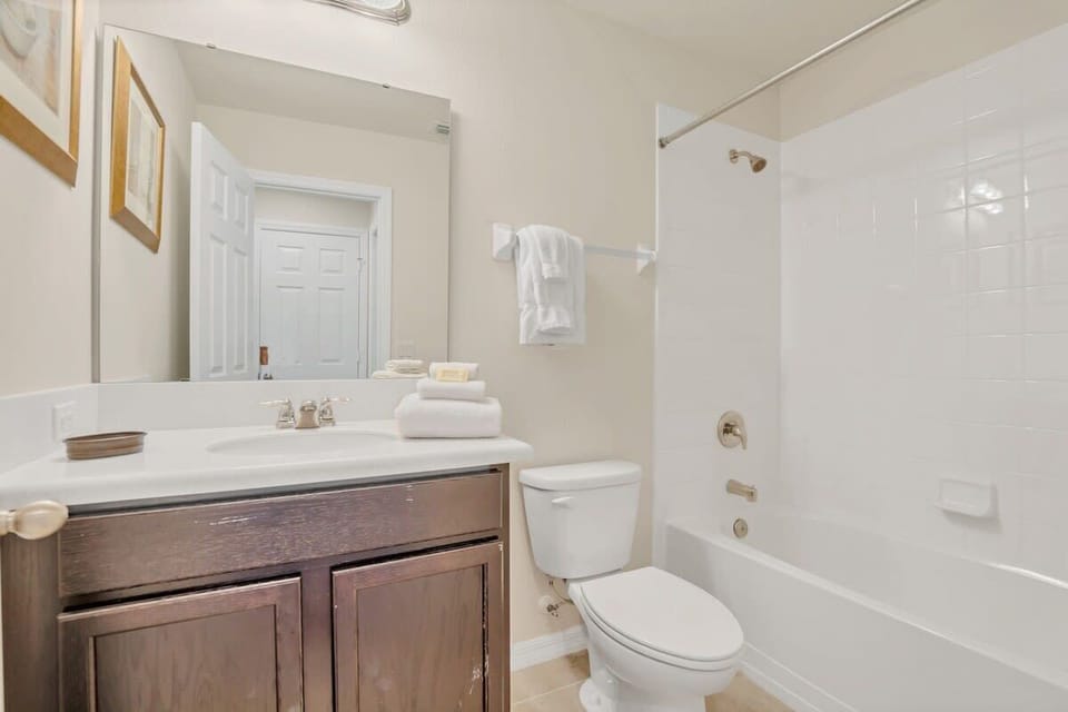 1210YorkshireCt,WestHaven_37