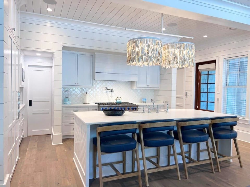 Large kitchen island. Perfect for prepping family meals!