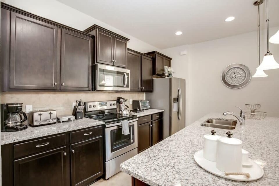 1893NiceCourt,WindsoratWestside_08