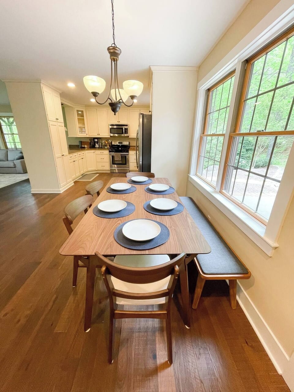 Eat in kitchen with plenty of seating