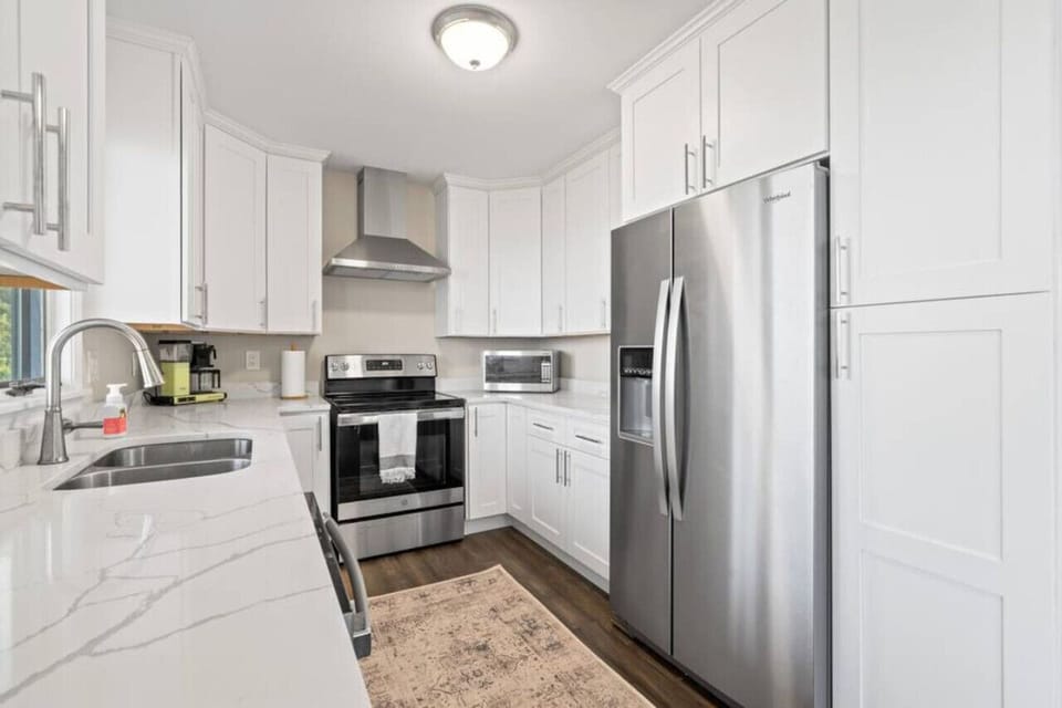 Modern kitchen, fully stocked to make your life easy!