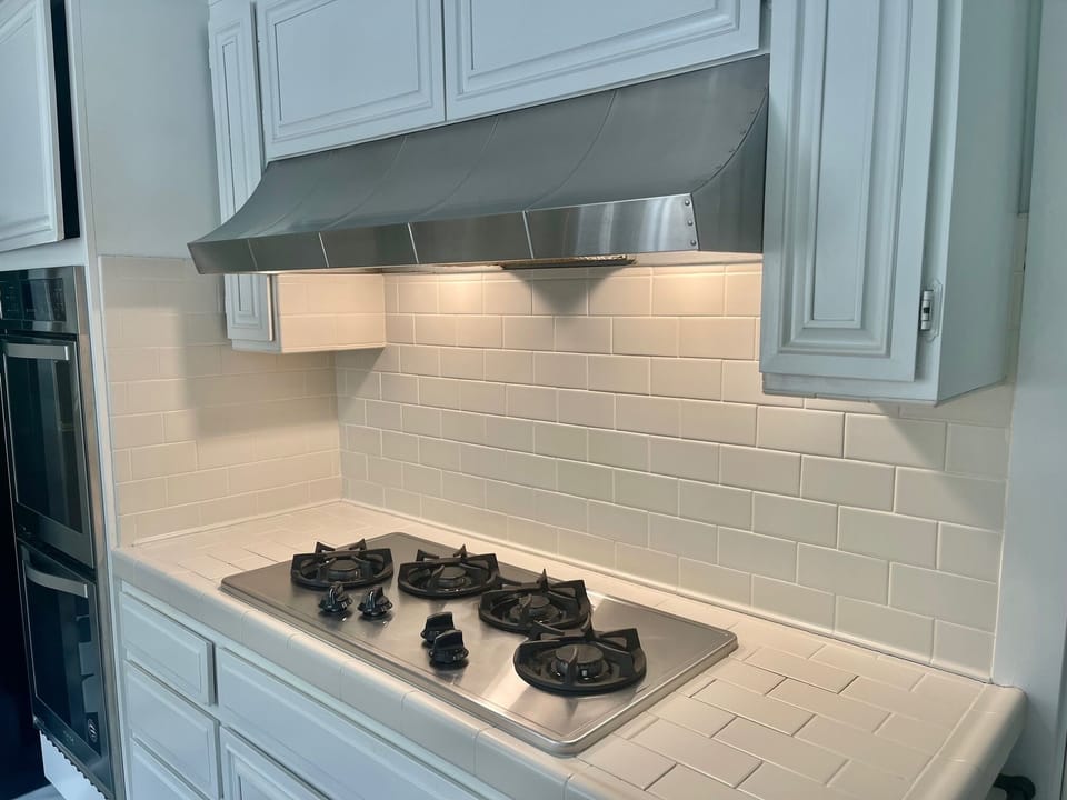 Double Ovens and Four Burner Cooking Area