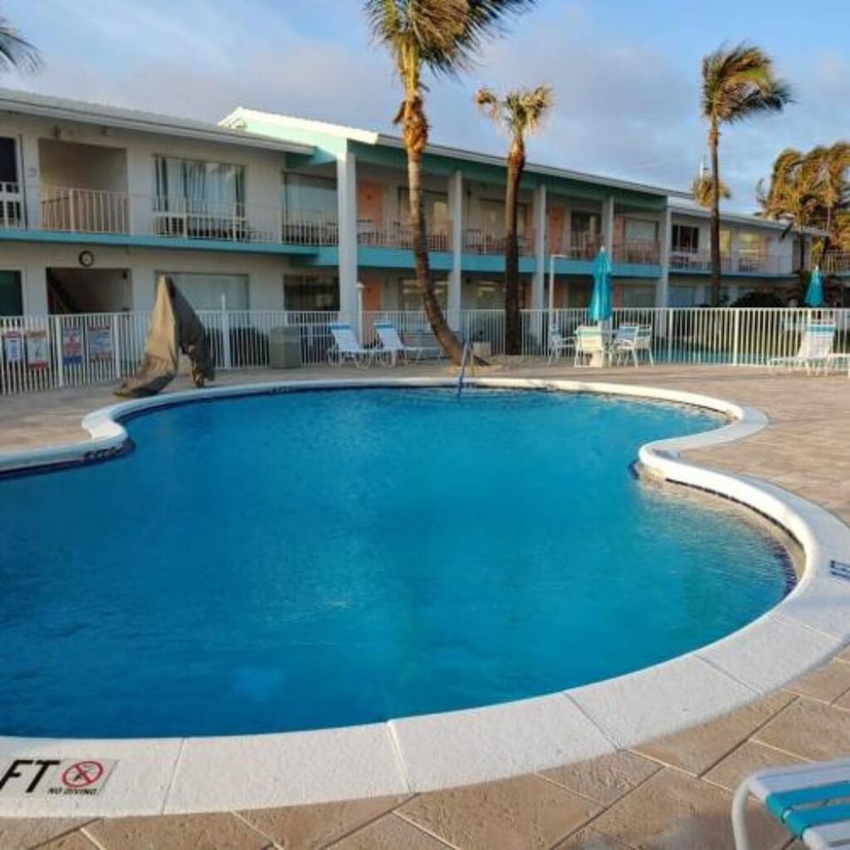 thumbs_New-Pool-Deck201
