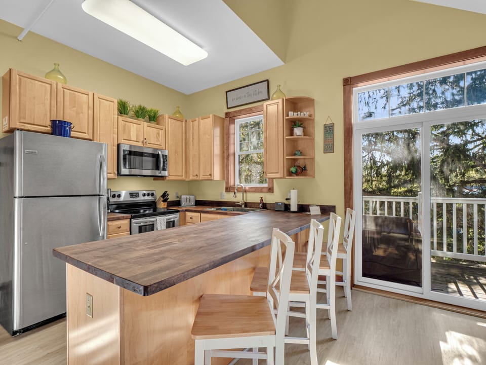 Interior Kitchen pic 2