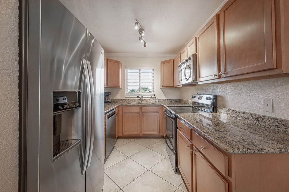 Fully equipped kitchen with stove, microwave, refrigerator, dishwasher