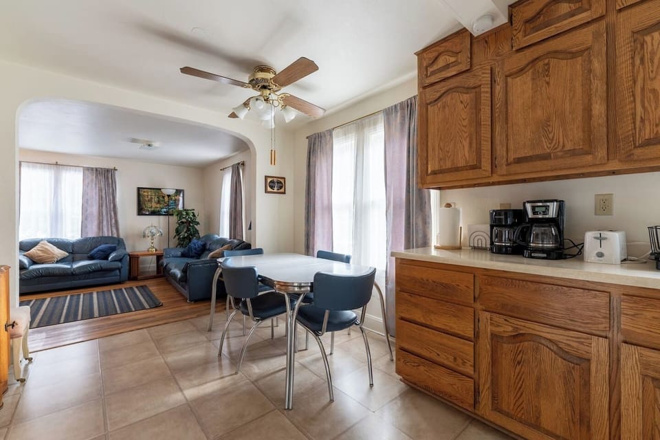 Kitchen/Dining Area