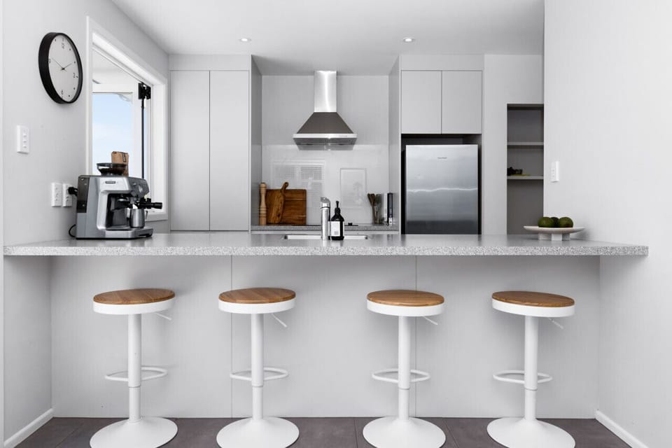 Breakfast Bar style layout