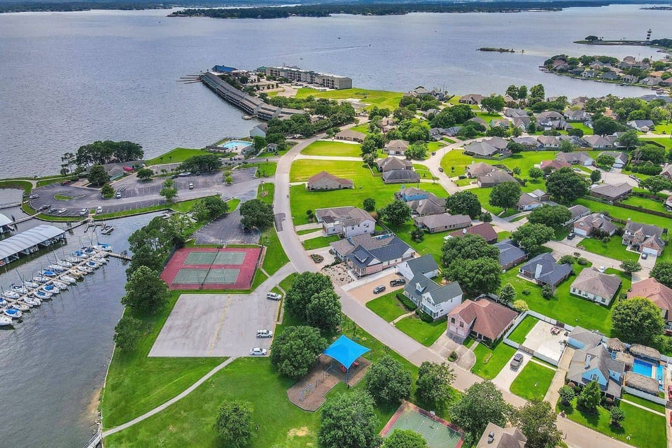 Seven Coves Resort with tennis, playground, basketball, & a pool!