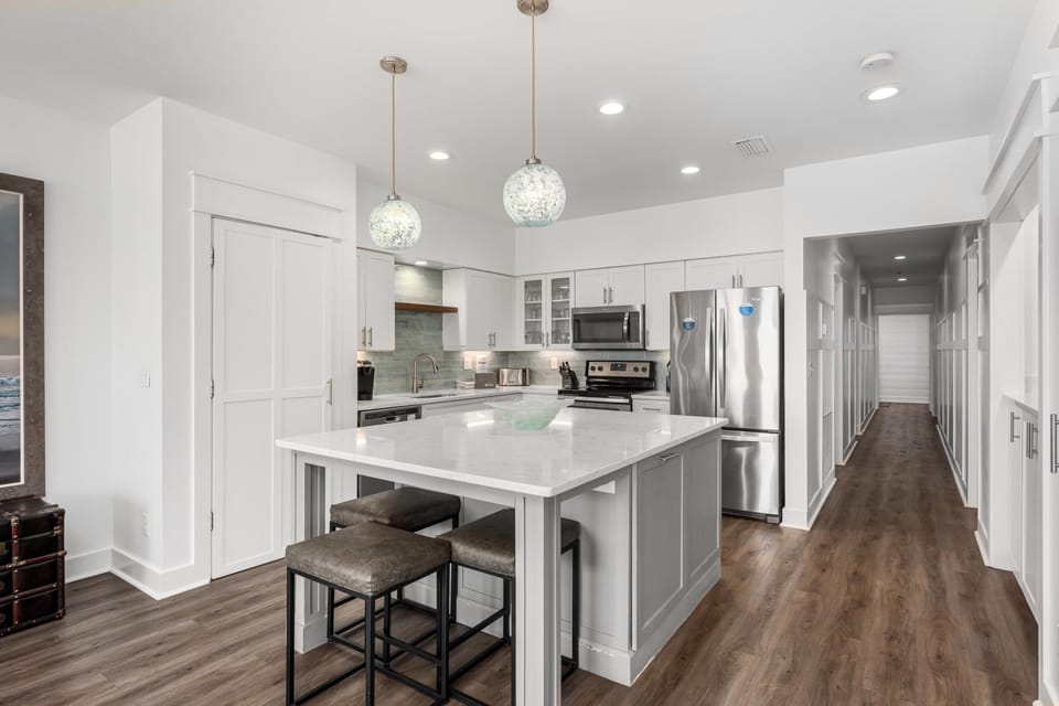 Kitchen with Breakfast Bar