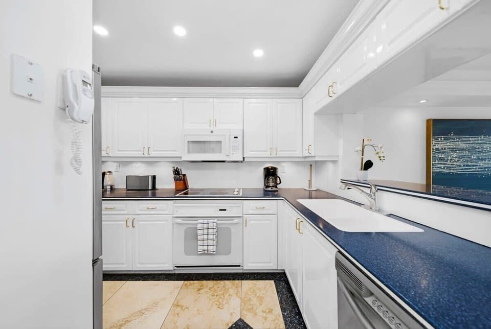 Fully equipped kitchen