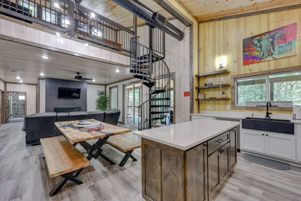 Kitchen | Coffee Maker | Dishwasher | 1st Floor