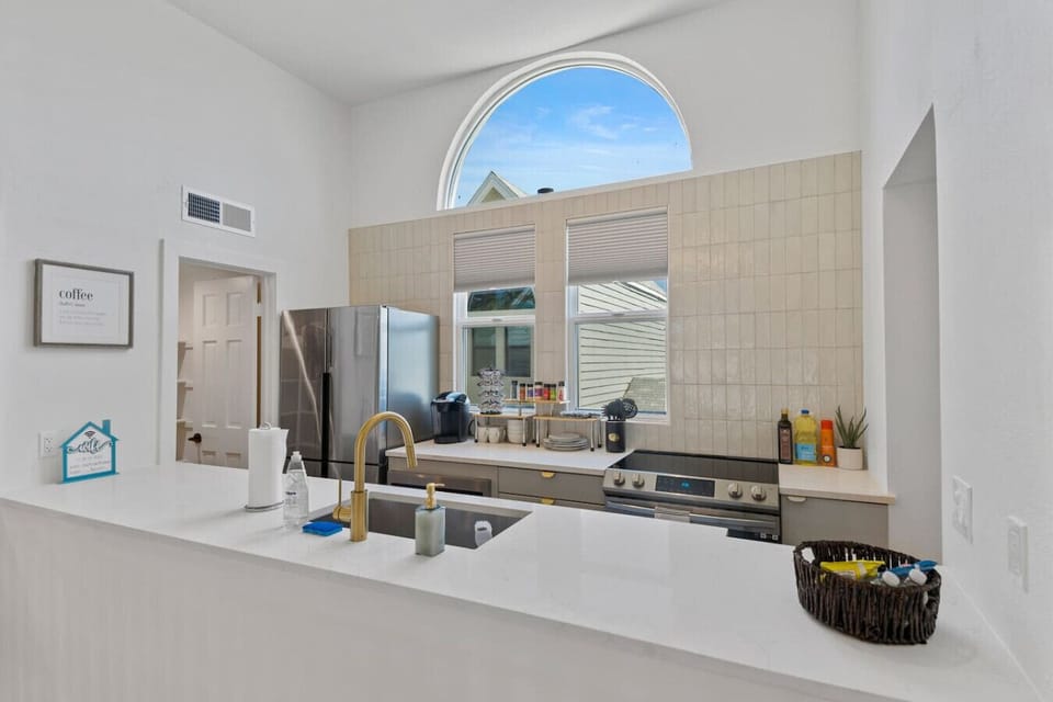 Discover the joy of cooking in the simple yet well-equipped kitchen, complete with a fridge, microwave, and coffee maker. Experience convenience and culinary delights, making your stay a truly great experience.