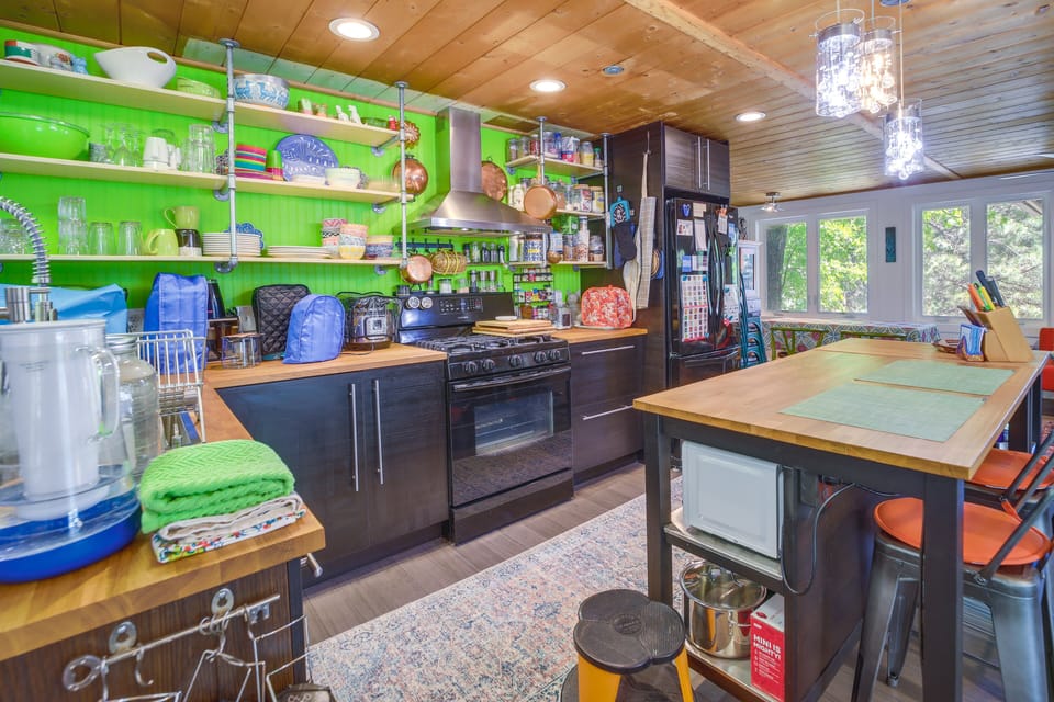 Kitchen | 1,000 Sq Ft | Keyless Entry | Mountain Views