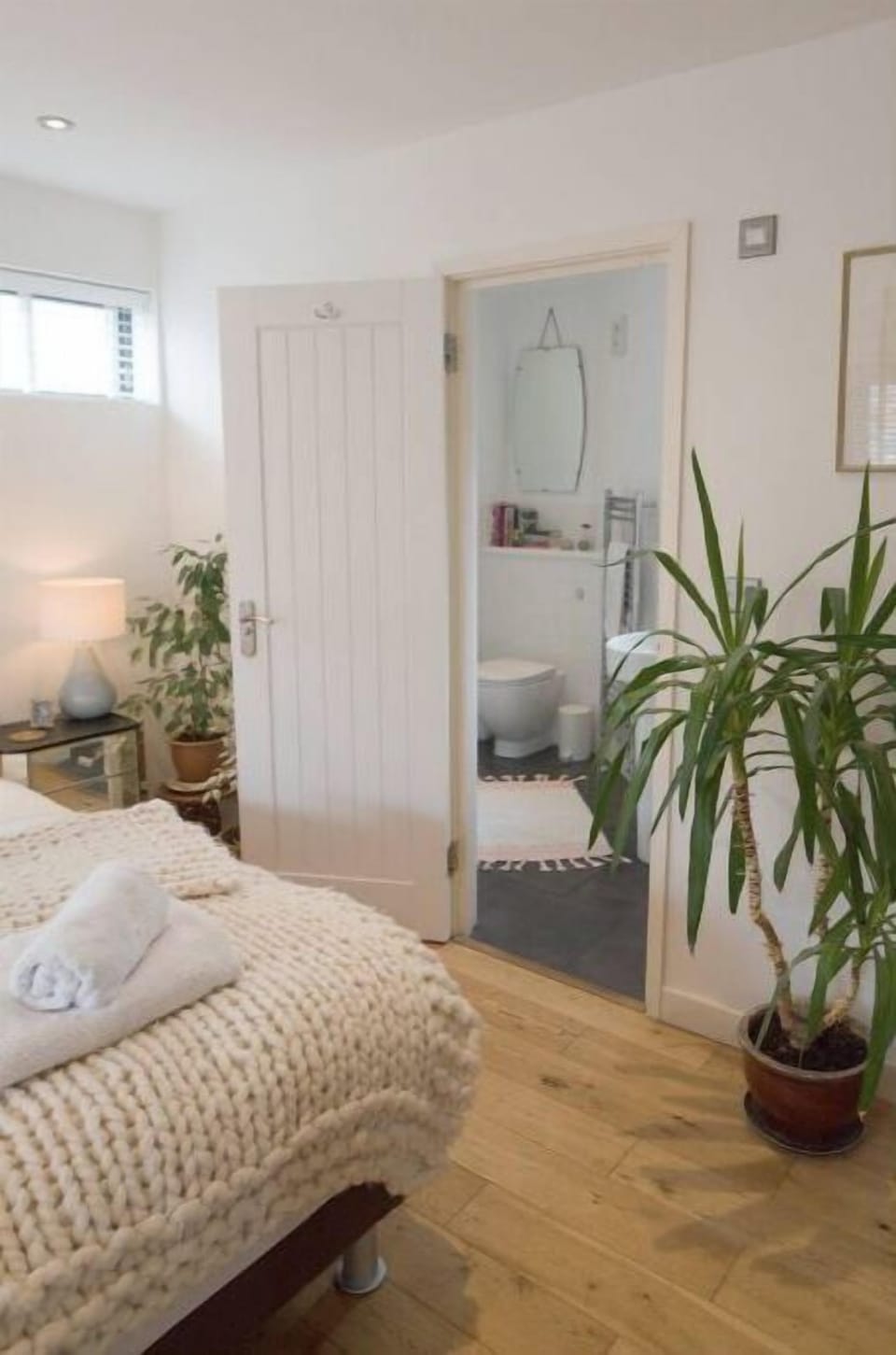 1st floor En suite to main bedroom
