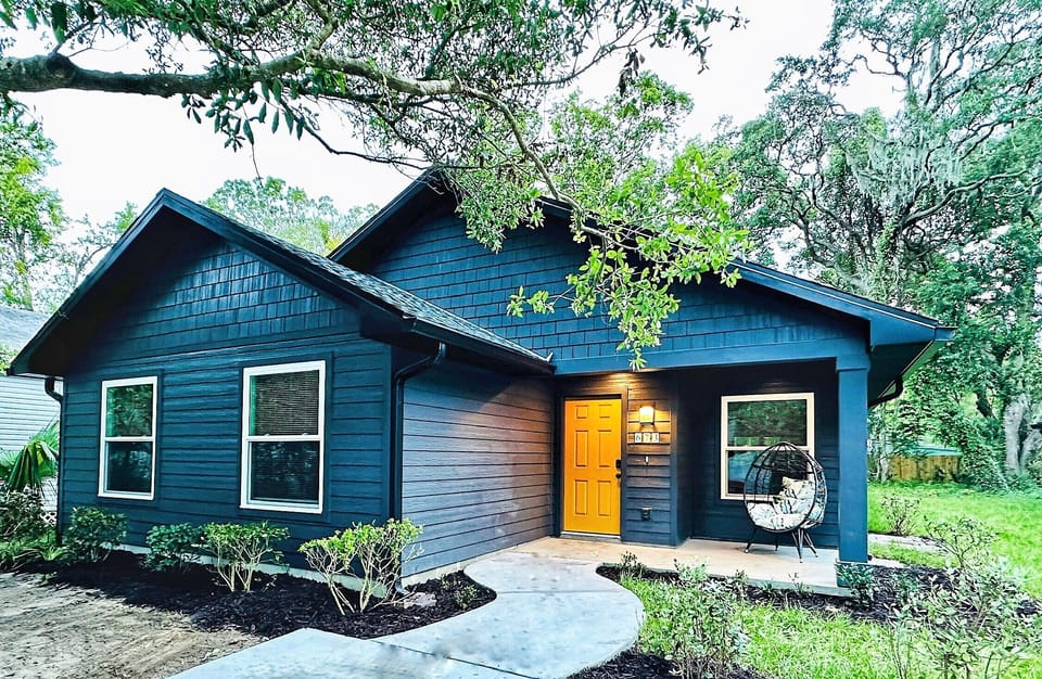 Bonnie & Clyde's Florida Hideaway
