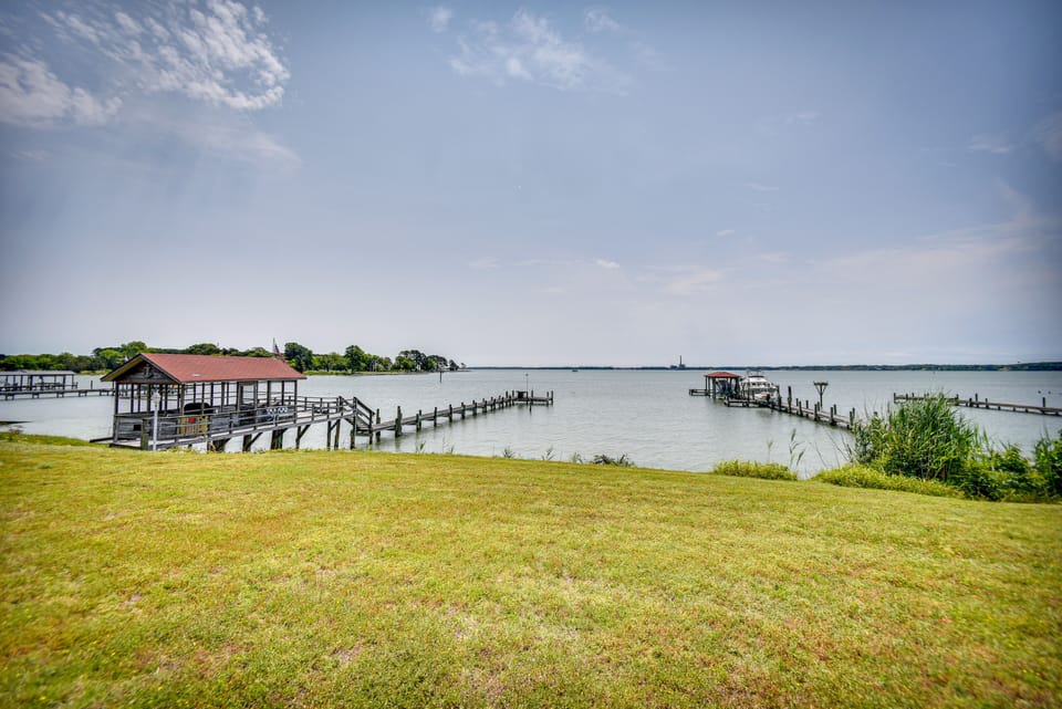 On-Site River Access | Central A/C | ~1 Mi to Gloucester Point Beach Park