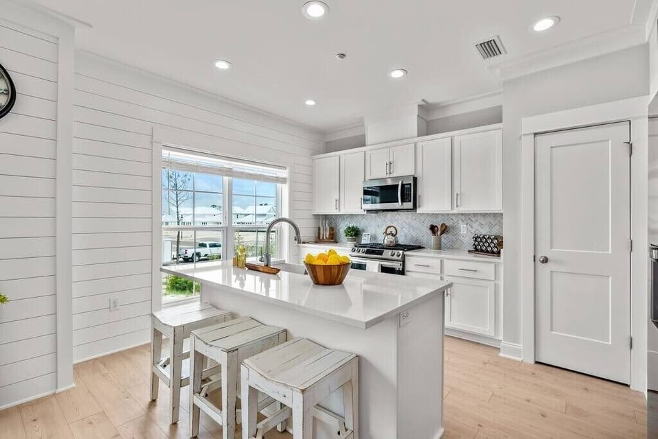 Kitchen bar with 3 barstools for additional guests! 