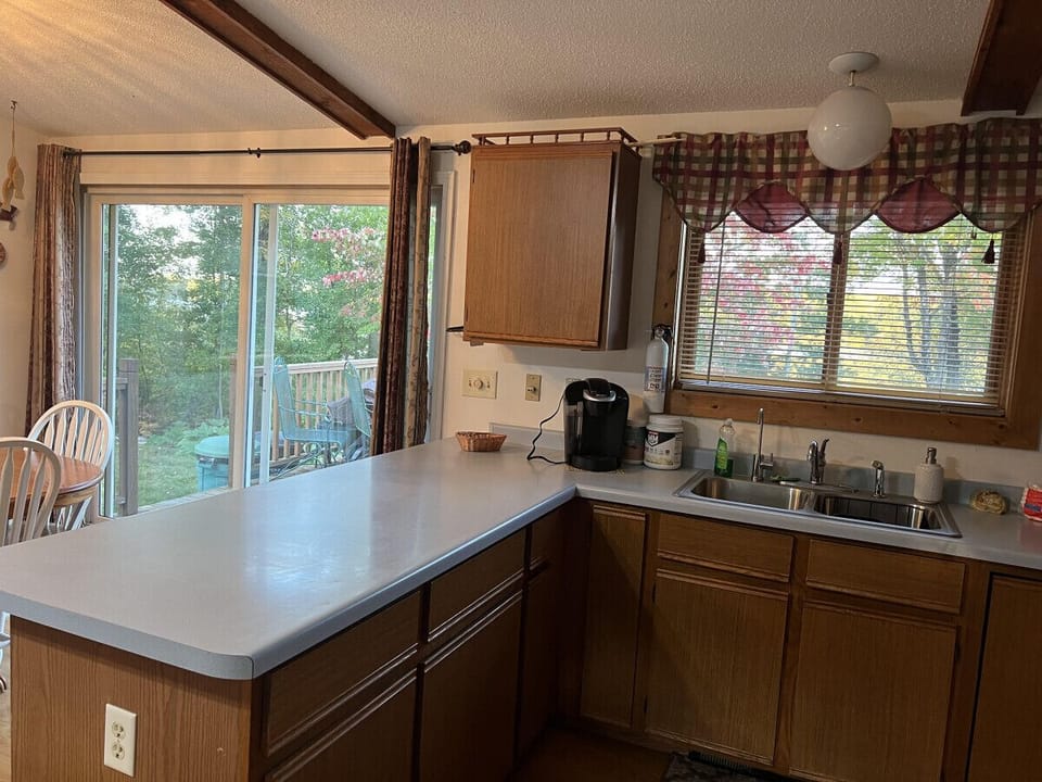Fully equipped kitchen overlooking the beautiful Range Line Lake!