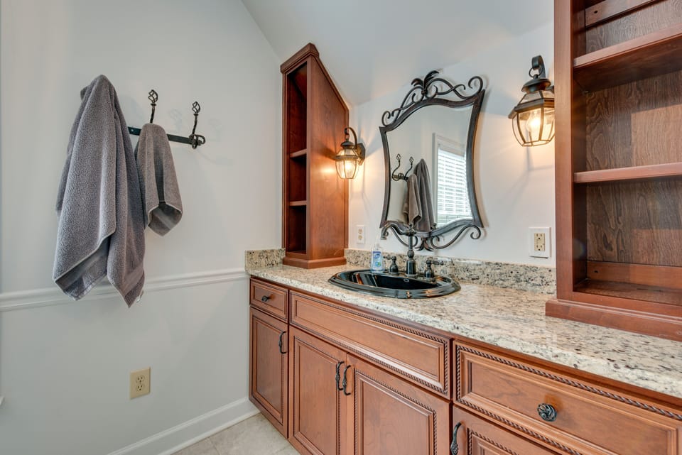 En-Suite Bathroom | 2nd Floor