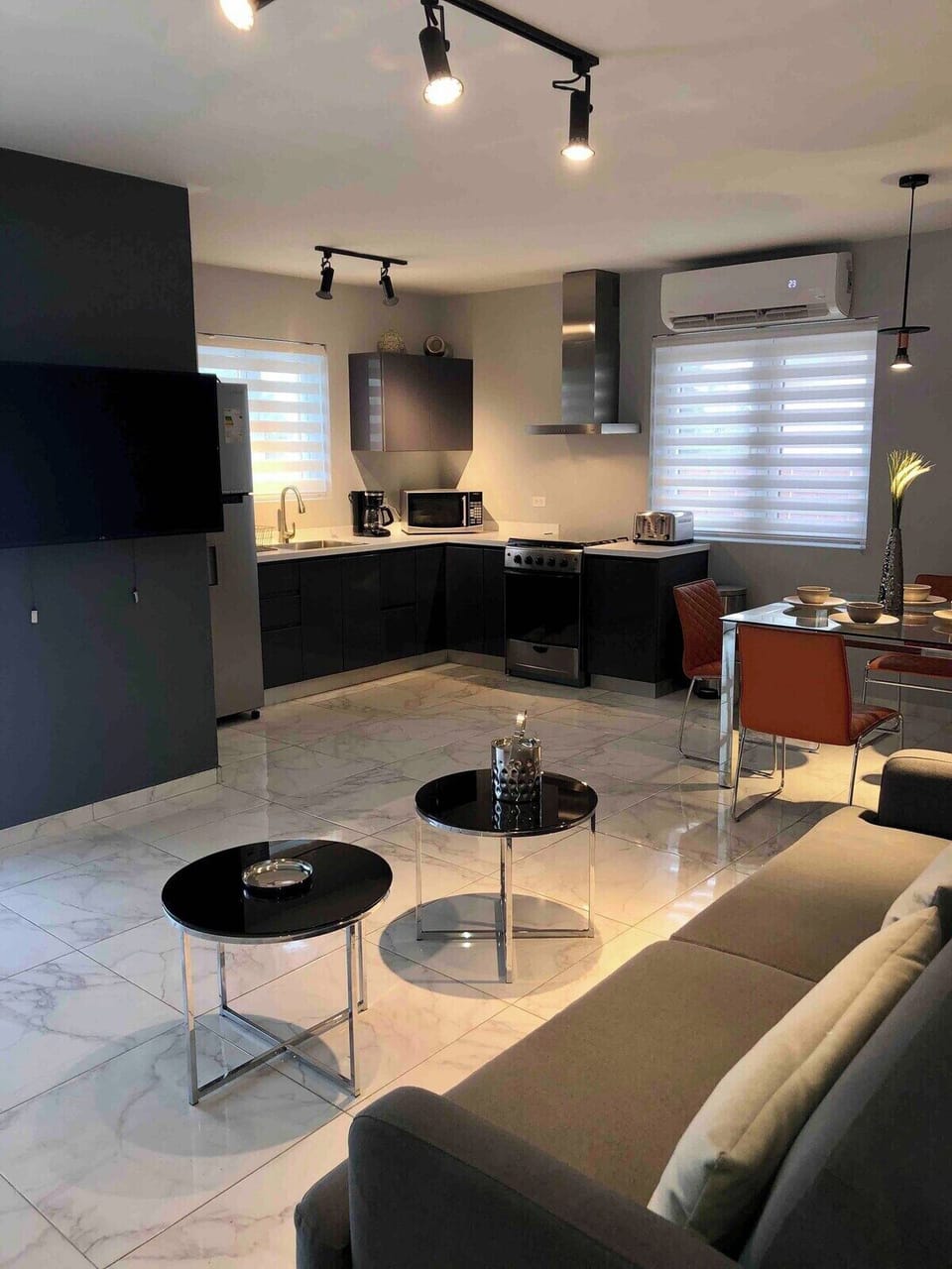 Xevize Apartment 2-Modern 2BRD-1BTH-perfect location (230)