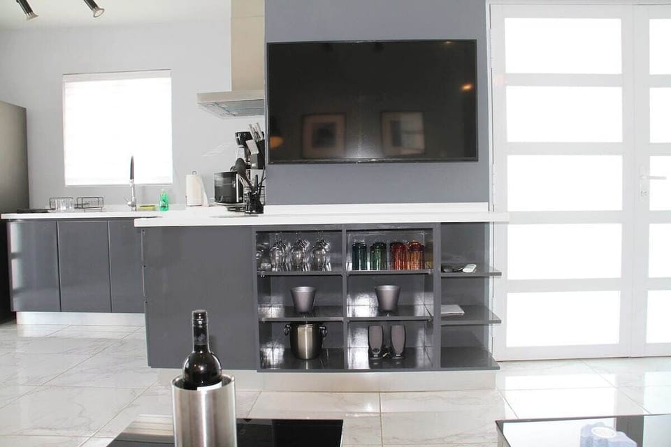 Xevize Apartment 4-Modern-2BDR-1BTH-perfect location (268)