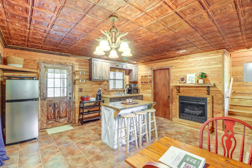 Kitchenette & Dining Area | Fireplace