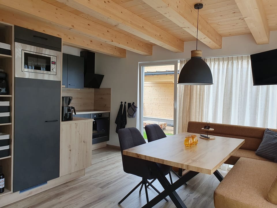 Woonkamer met keuken